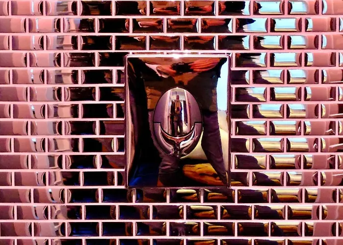 Apartment Centre - Welcome To *